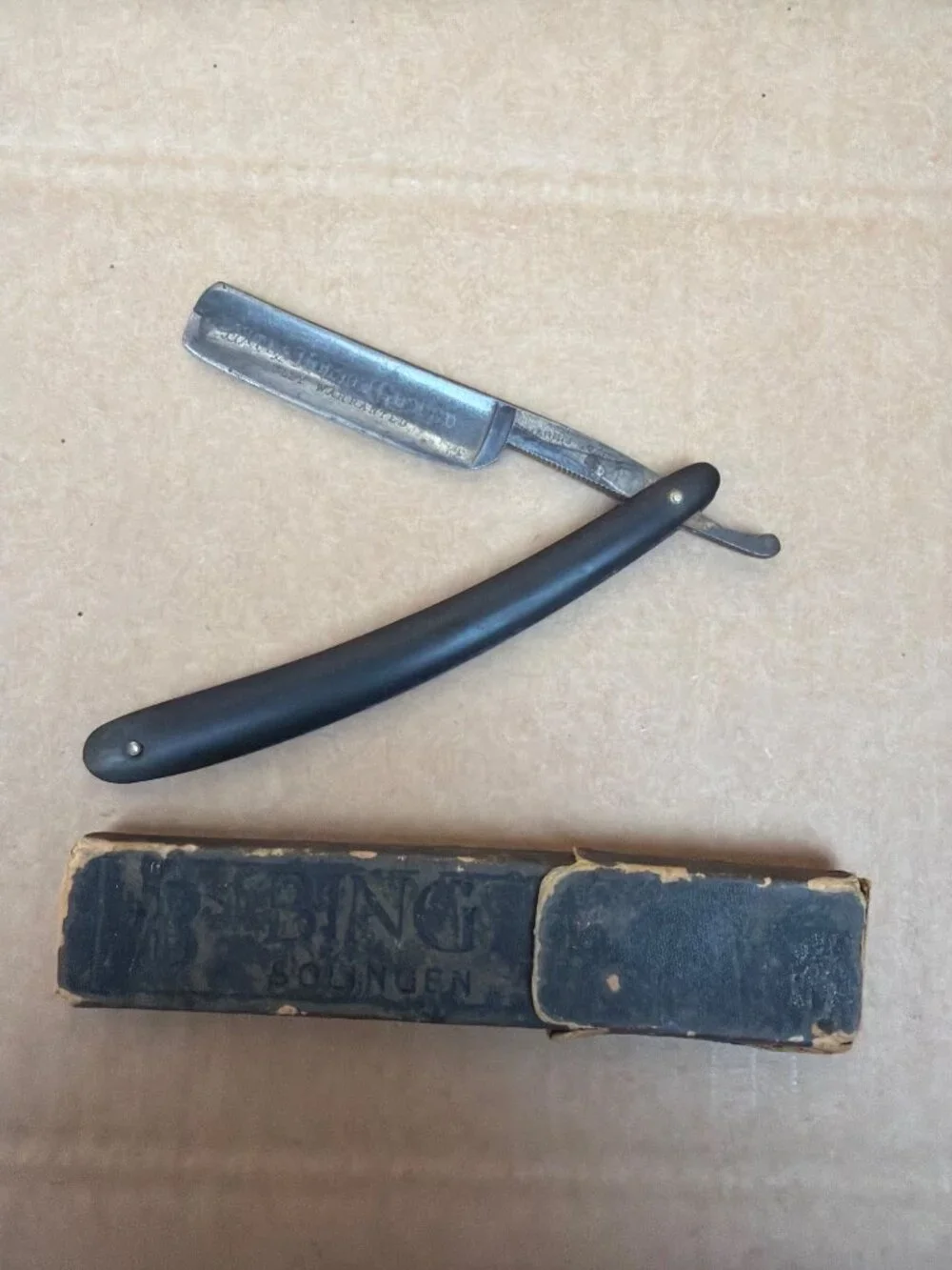Lot of 4 Antique Straight Razors Torrey Simmons Harris Goar w/Coffin Style Boxes
